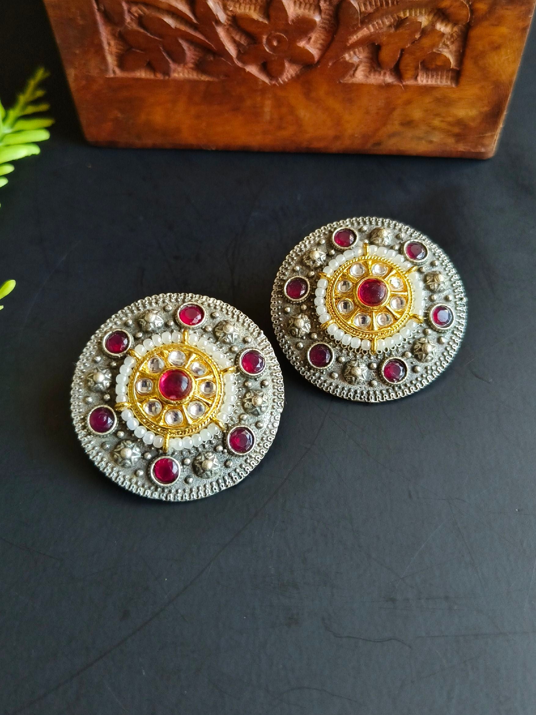 Dual-Tone Kundan Stud Earrings for Casual Wear | Sarichka