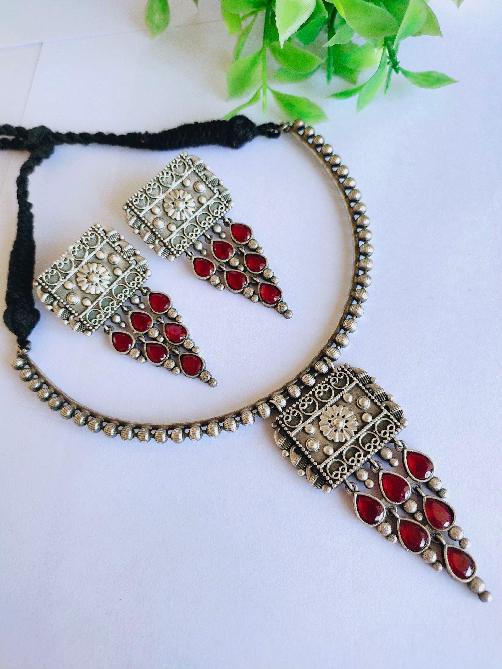 Silver Look-Alike Hasli Necklace Set with Dangling Earrings | Sarichka