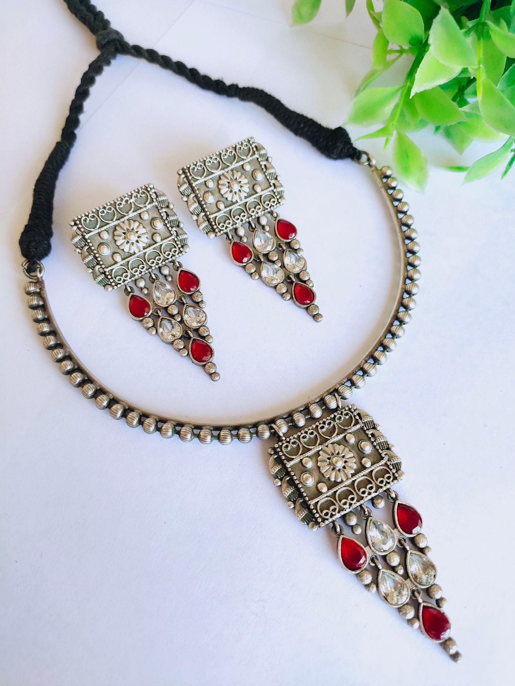 Silver Look-Alike Hasli Necklace Set with Dangling Earrings | Sarichka