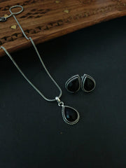 Sarichka Oxidized Brass Monalisa Stone Studded chain pendant set