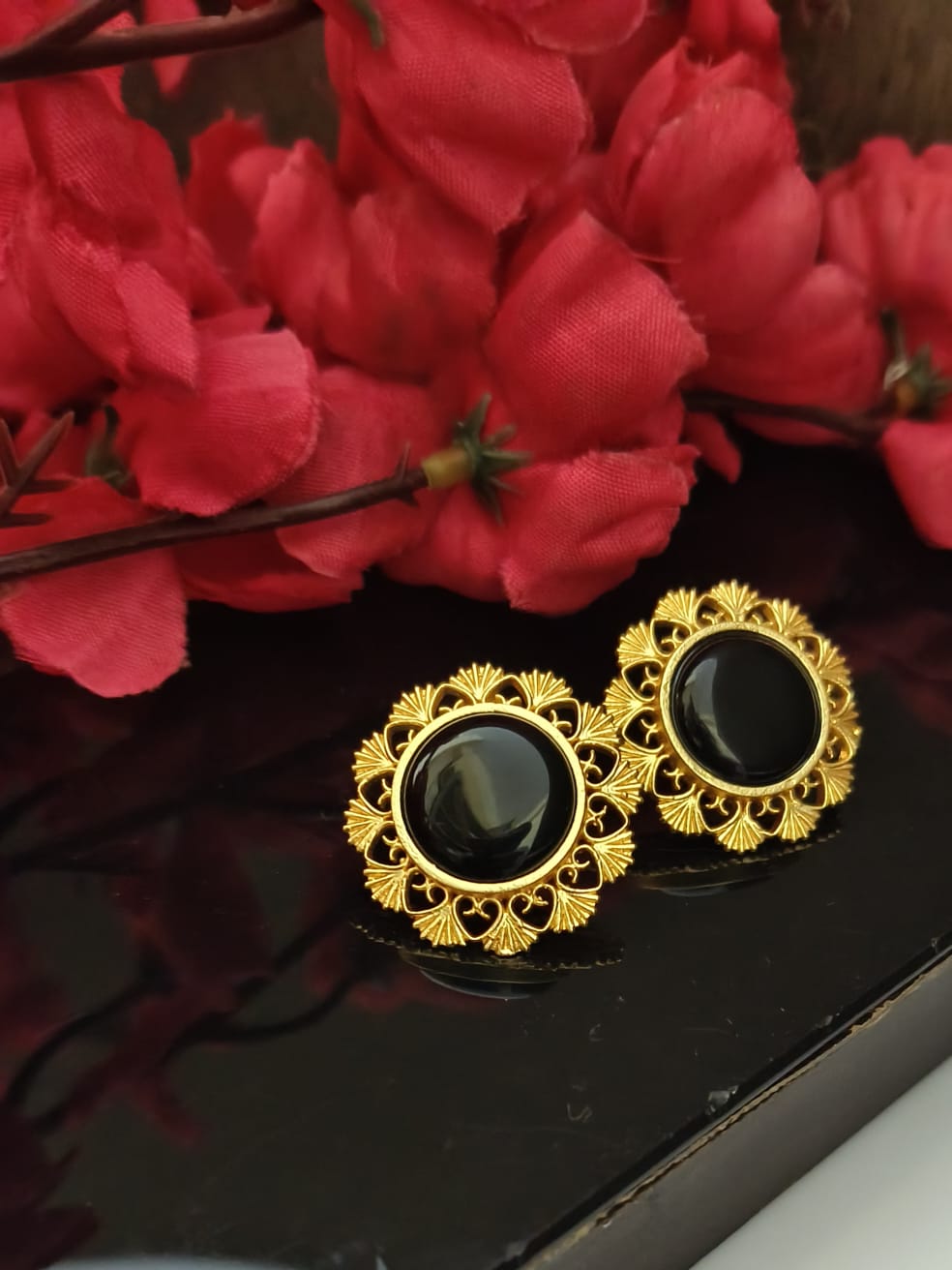 Golden Monalisa Stud Earrings | Sarichka