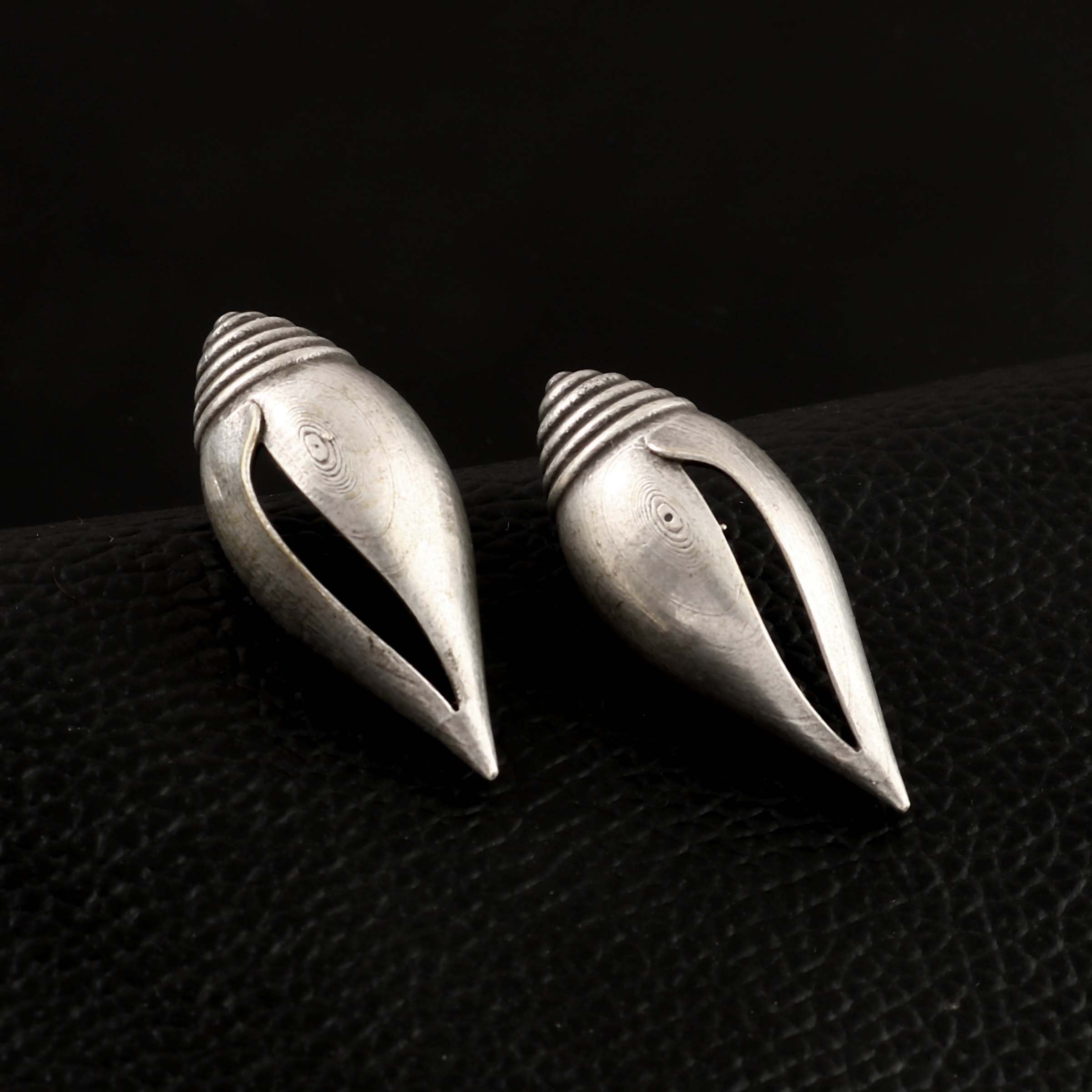 Oxidized 925 Silver Plated Shankh Stud Earring - Sarichka Fashion