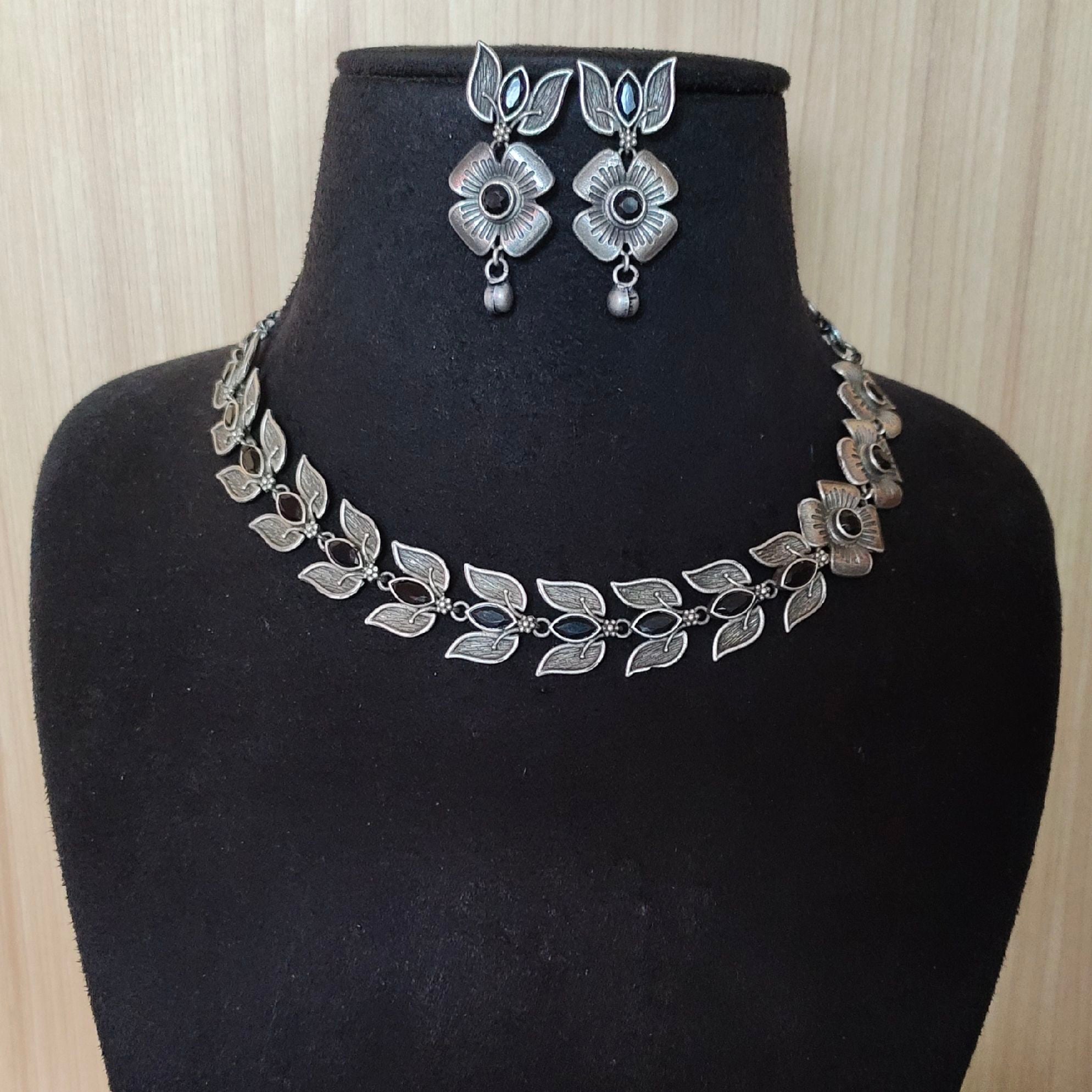 Antique Silver Floral Leaf Necklace Set | Sarichka Fashion