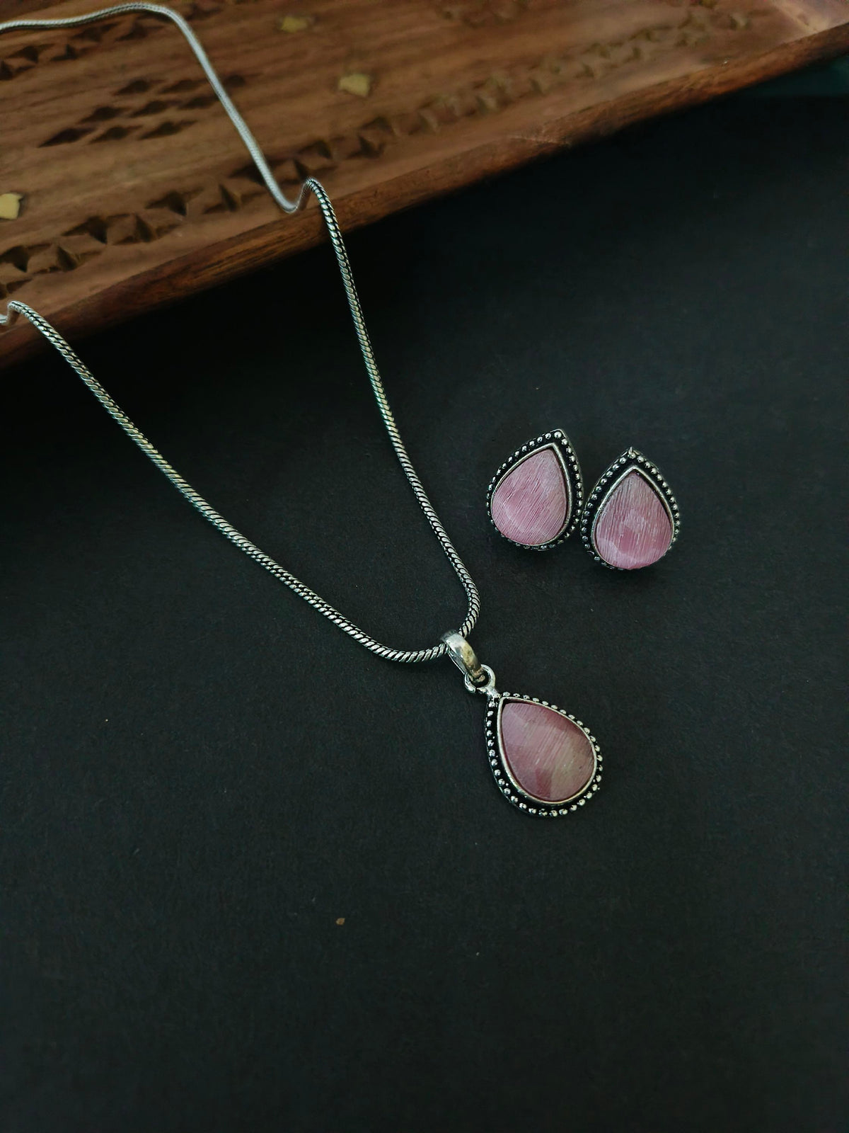 Silver Plated Teardrop Stone chain pendant Set