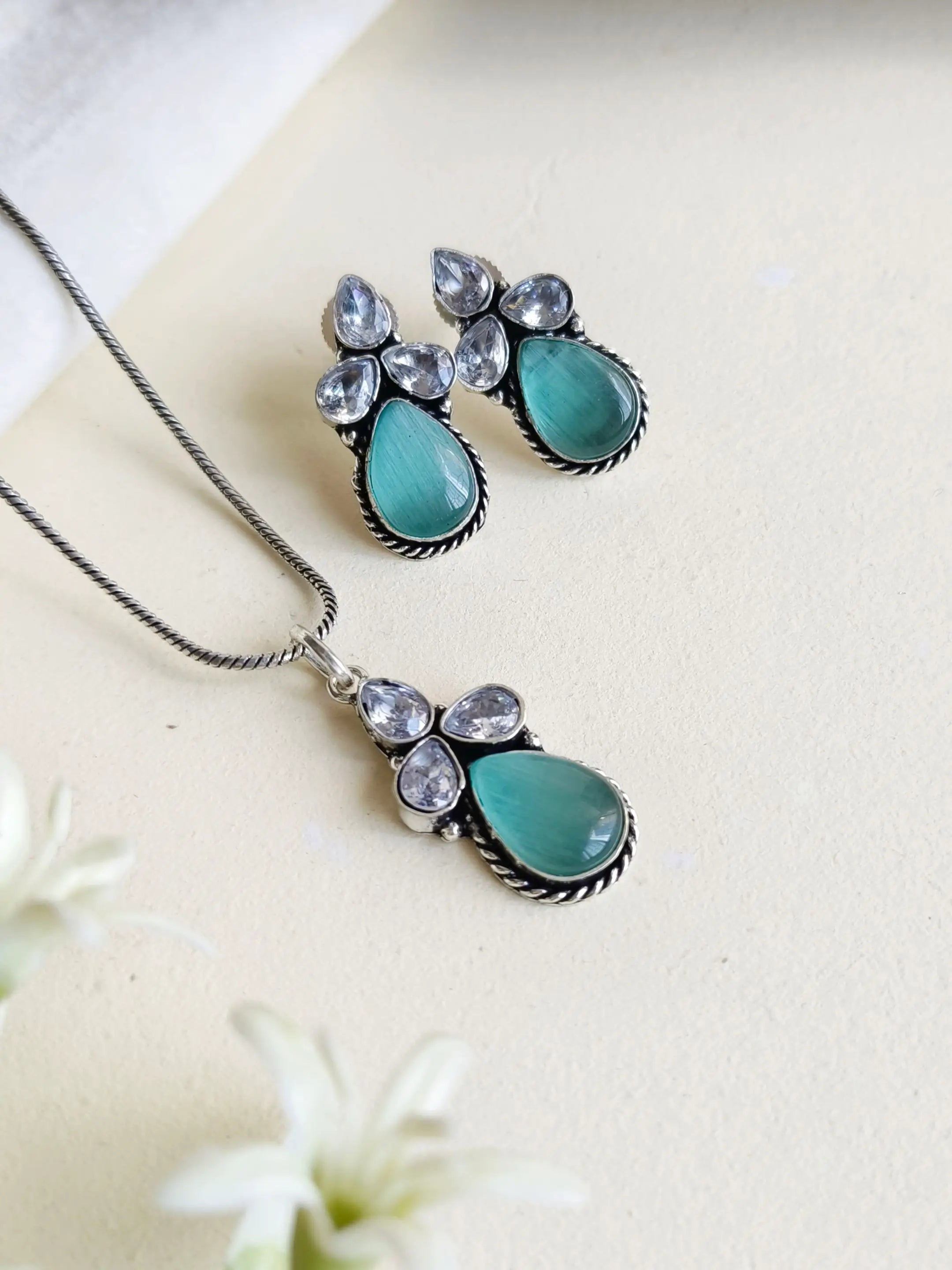 Oxidised Lightweight Monalisa Chain Pendant Set with Studs | Sarichka