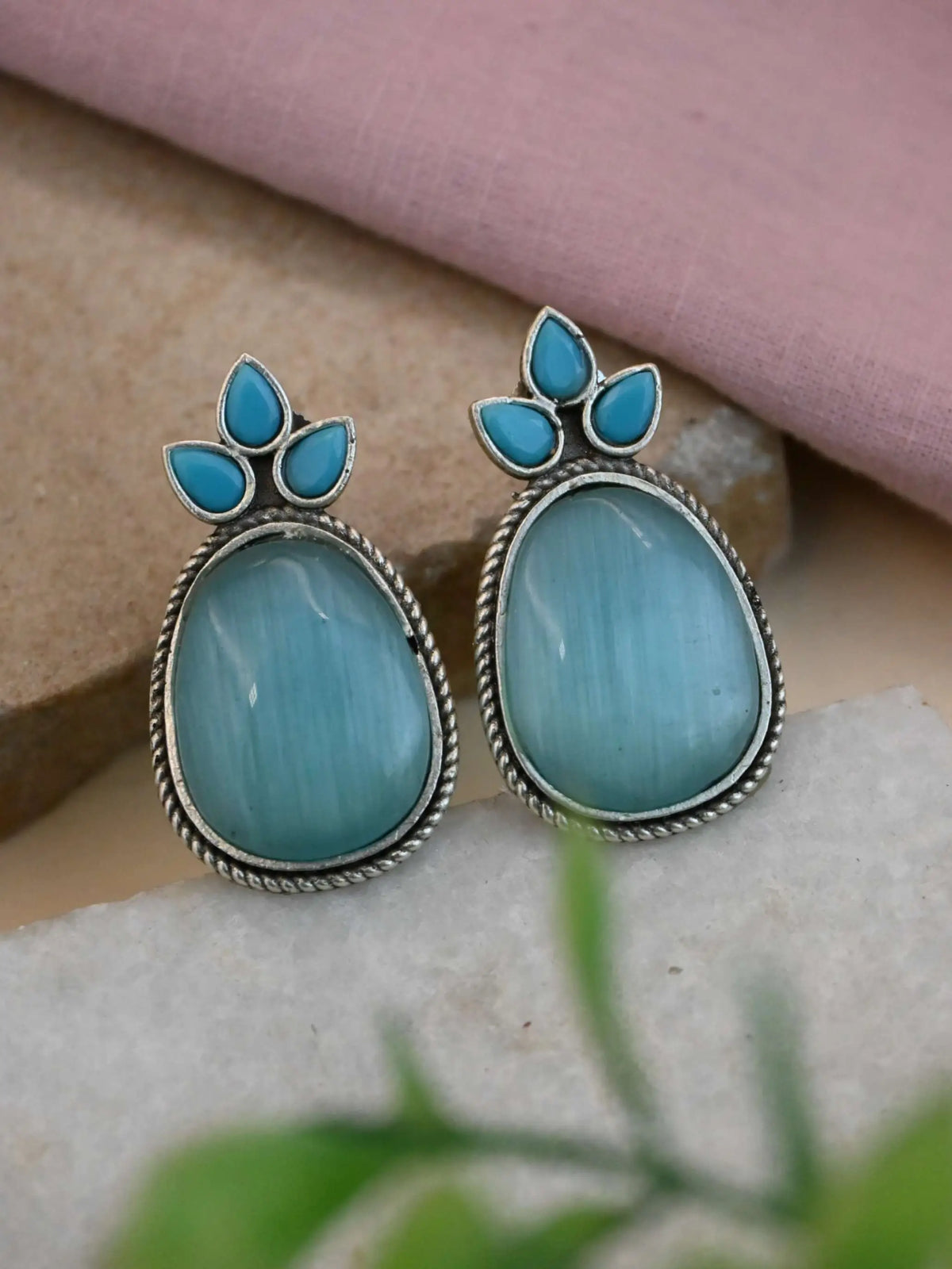 Shop Monalisa Oval Casual Stud Earrings Online | Sarichka