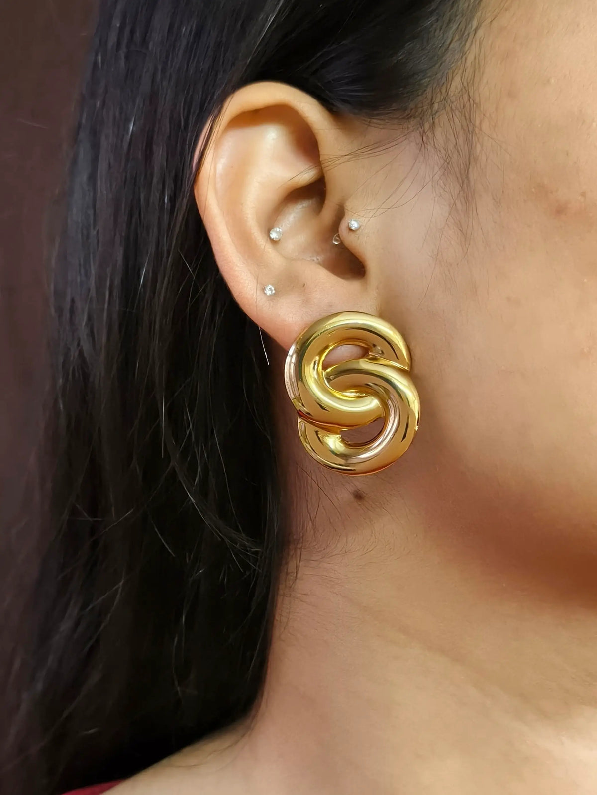 Interlocking Golden Tone Hoop Earrings | Sarichka