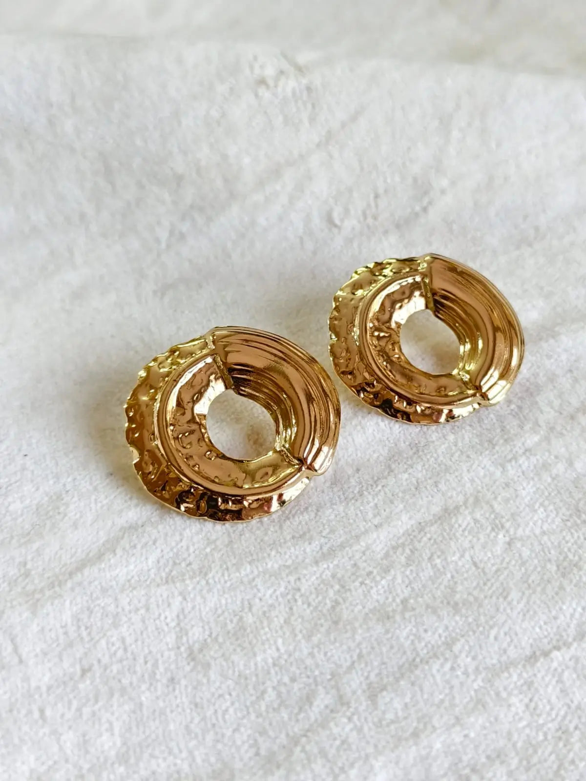 Golden Hammered Irregular Round Earrings | Sarichka